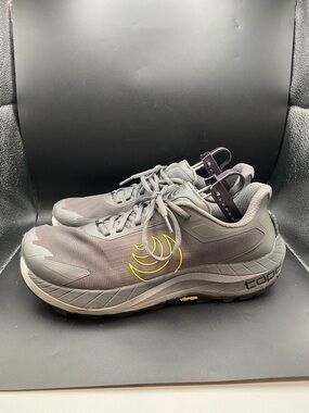 Topo Mountain Trail Running Shoes Mens Size 10.5 Gray/Lime Vibram Sole